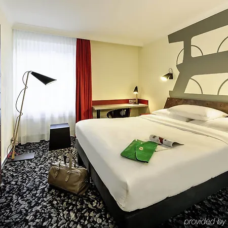 Am Schlosspark 3*